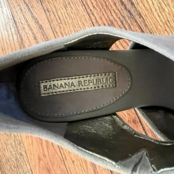 "Like New" Banana Republic Gray suede open toe, back zipper bootie - size 7 - Picture 9 of 11
